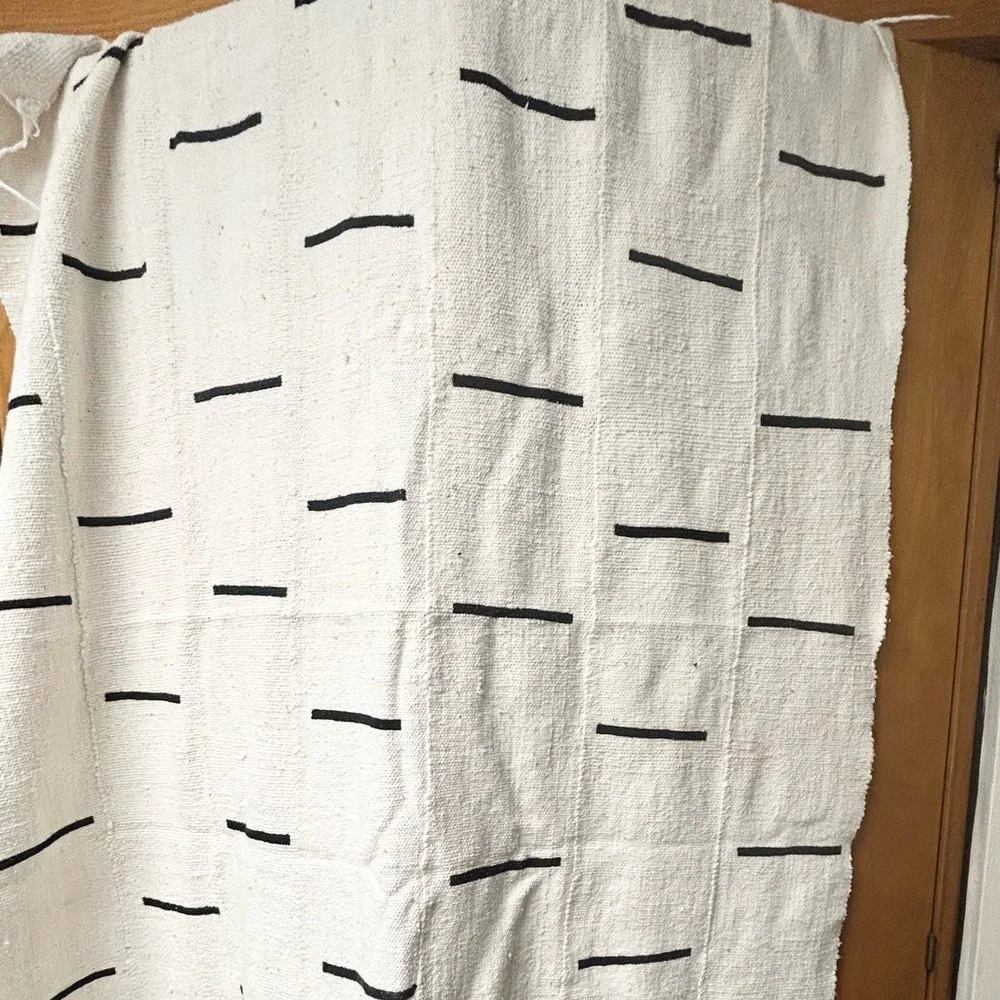 Urban Outfitters Black White Modern Dash Authentic Mudcloth Textile Rug Cotton